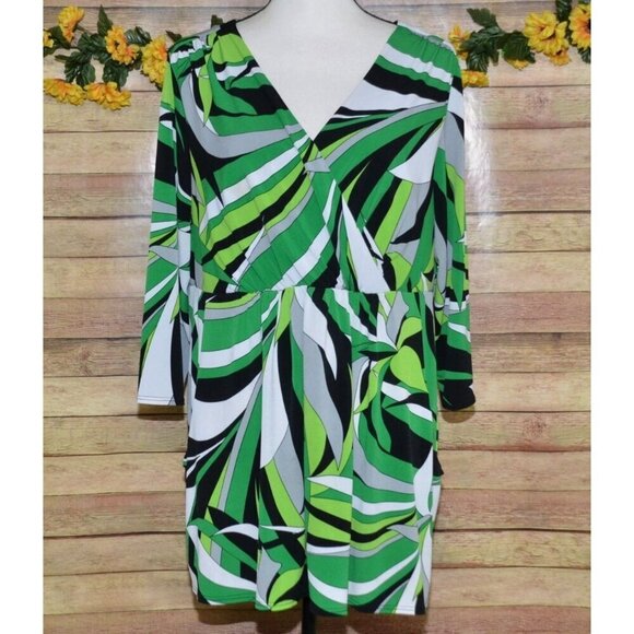 Tiana B. Green Abstract Pattern Faux Wrap Tunic Blouse Size 1X Stretch Pockets - Picture 1 of 9